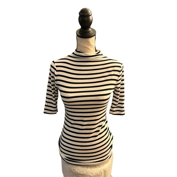 No Brand Tops - Turtleneck XS, black and cream, 3/4 sleeve good condition